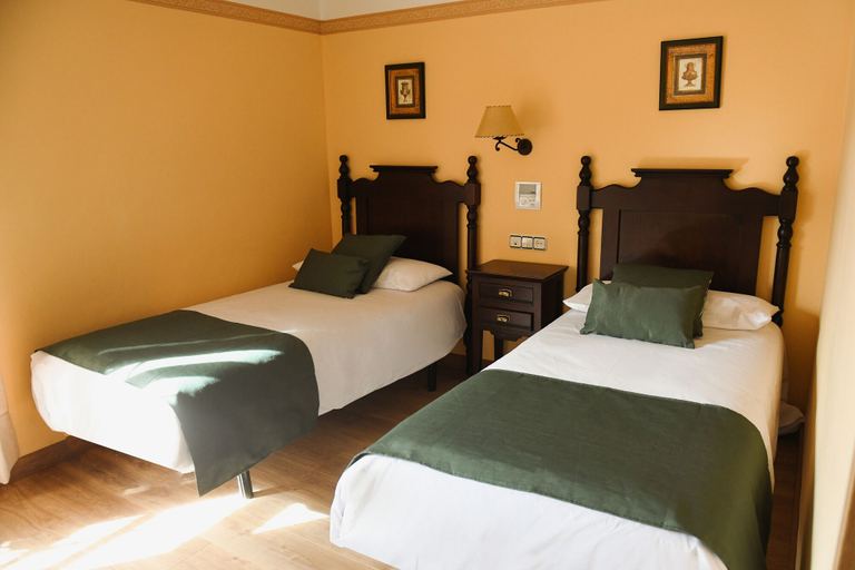 Bedroom 2, Hotel Villa de Vinuesa, Soria