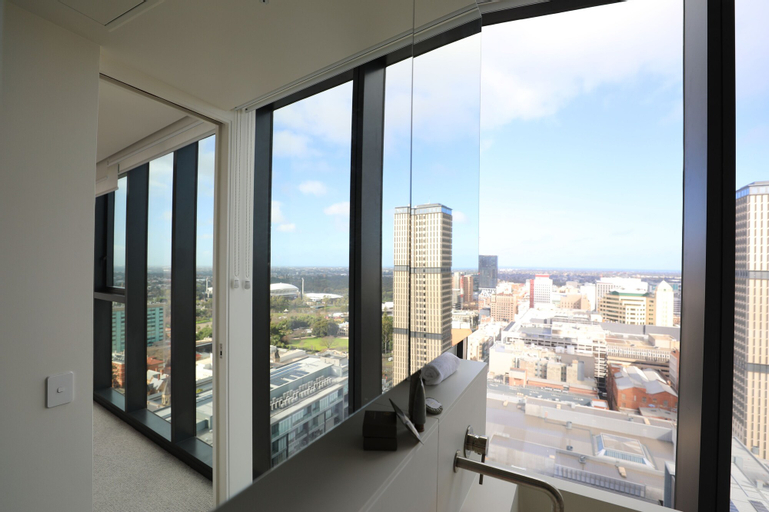 Exterior & Views 4