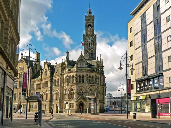 Exterior & Views, Captivating 2-bed Apartment in Bradford, Bradford