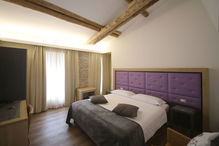 Bedroom 2, Hotel Corona, Verona