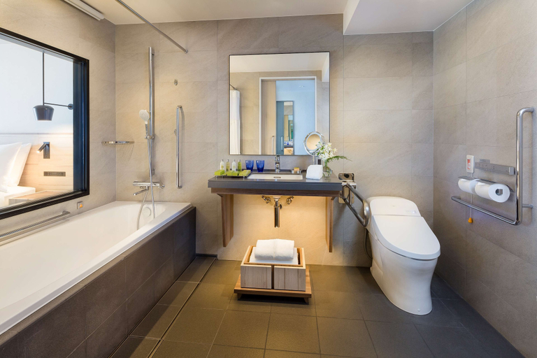 Bathroom 5, Hilton Okinawa Sesoko Resort, Motobu