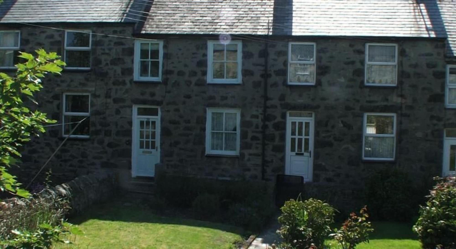 Exterior & Views 2, Pen Llyn Quarryman's Cottage, Gwynedd