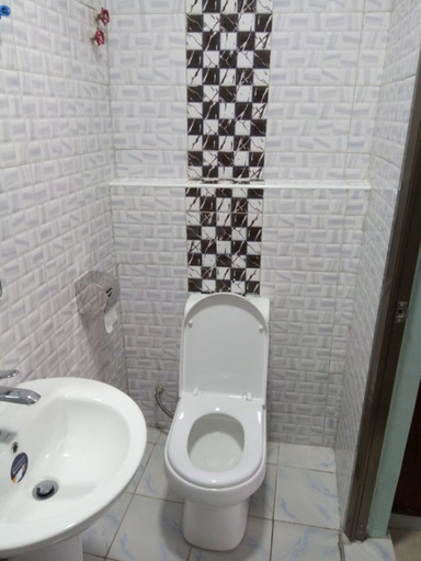 Bathroom, Jimlizer Hotel, Makadara