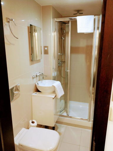 Bathroom 4, Edward Hotel Paddington, London