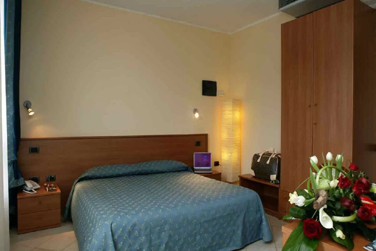Bedroom 4, Hotel Spinelli, Lucca