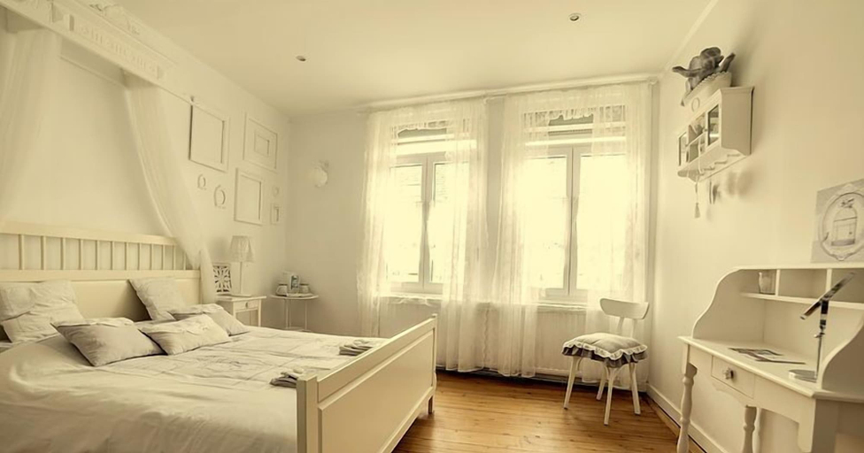 Bedroom 3, Aux Petits Bonheurs, Nord