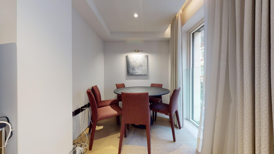 Others 5, Maddox Street - 2 bed, London