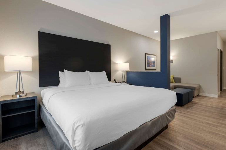Bedroom 3, Comfort Suites Cincinnati University - Downtown, Hamilton