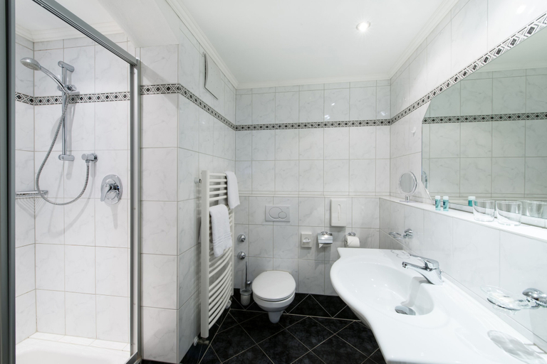 Bathroom 5, Naturhotel Reissenlehen, Berchtesgadener Land