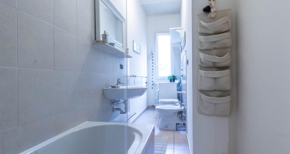 Bathroom 3, JOIVY Cozy Flat for 4 w/ Patio, Nearby Navigli, Milano