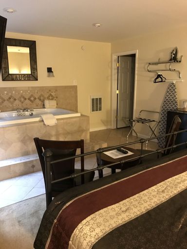 Others 5, The Mountaineer Hotel, Pike