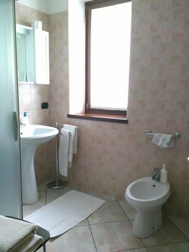Bathroom 5, B&B Carunei, Sondrio