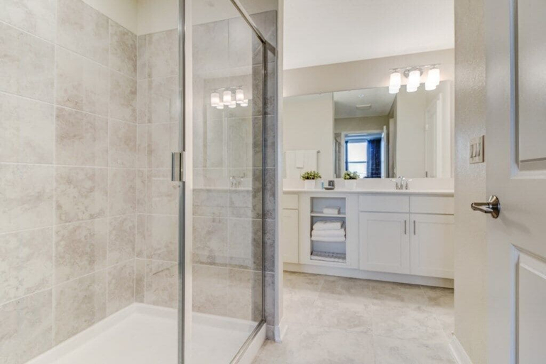 Bathroom 5, Storey Lake 3111 IHR 1059, Osceola