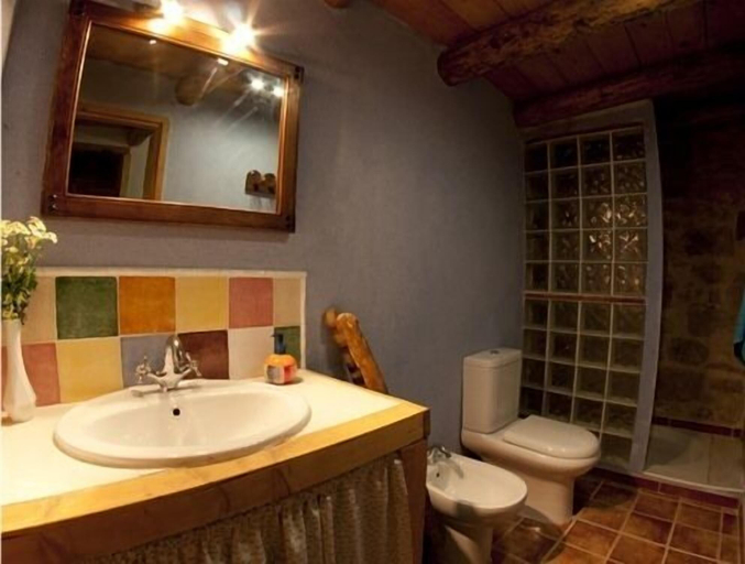 Bathroom 4, Mirador del Maestrazgo, Teruel