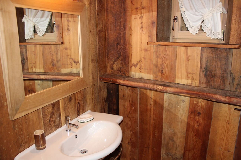 Bathroom sink 5, Chalet Fiore, Belluno