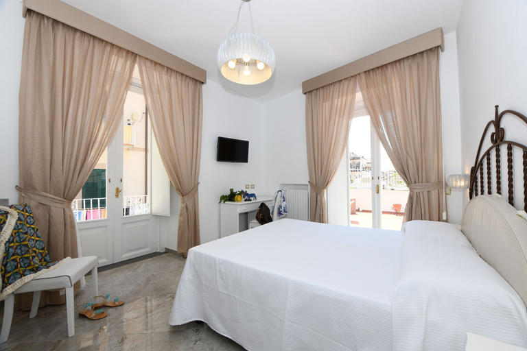 Bedroom 4, Palazzo Gargano, Salerno