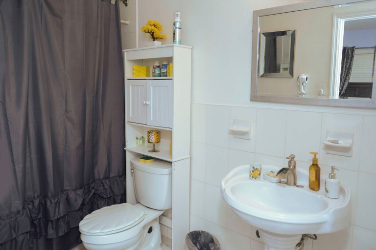 Bathroom 4, Jubilee Gardens Freeport