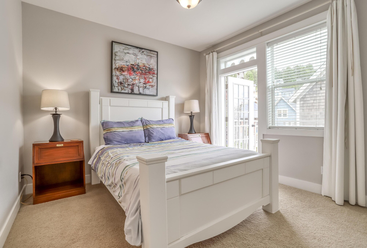 Bedroom 3, The Wicked Anemone, Lincoln