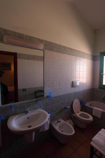 Bathroom 4, Sa Lolla, Medio Campidano