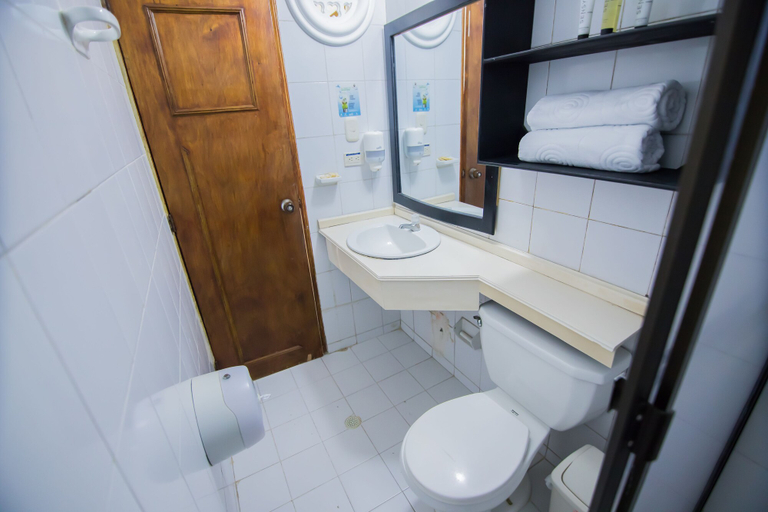 Bathroom 5, Hotel Cocoliso Island Resort, Cartagena de Indias