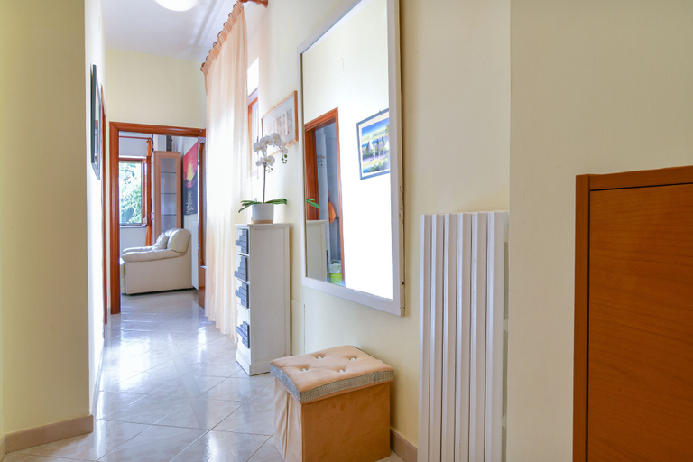 Bedroom 2, Daisy House, Napoli