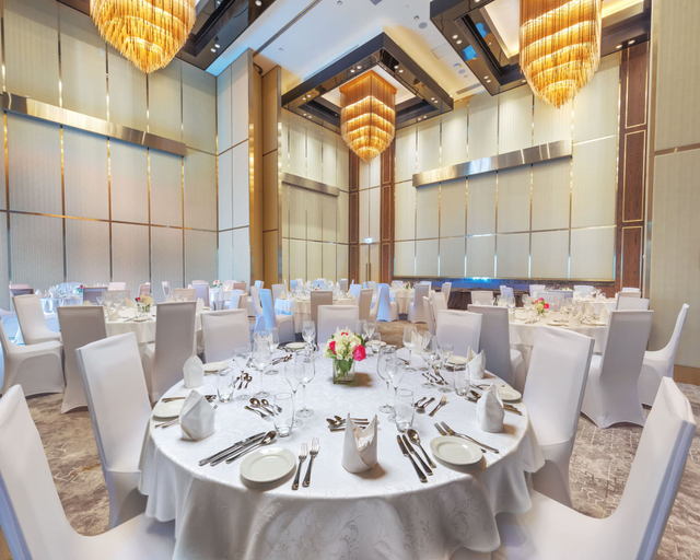 Food & Drinks 5, Taj Jumeirah Lakes Towers, Dubai