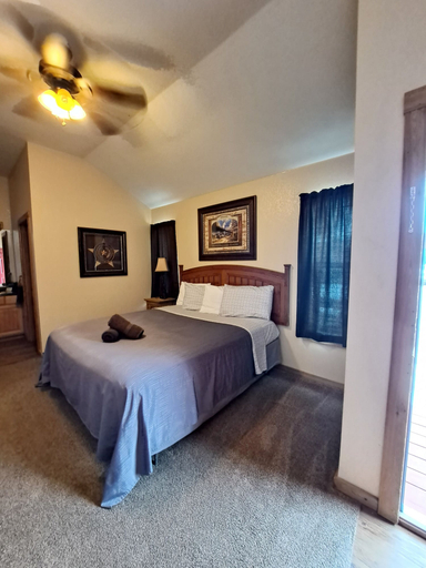 Bedroom 2, Texas Star Lodges, Wilson