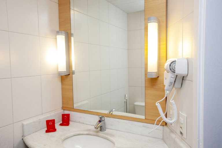 Bathroom 4, ibis Recife Boa Viagem, Recife