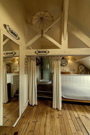 Bedroom 4, Aux Petits Bonheurs, Nord