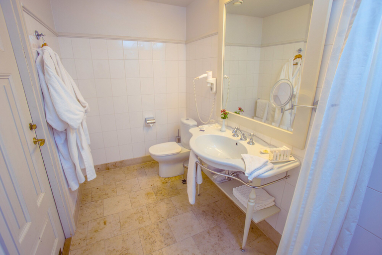 Bathroom 3, Villa Ammende Restaurant & Hotel, Pärnu