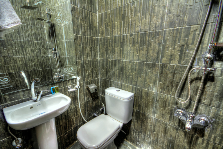 Bathroom 5, The Square Boutique Hotel, Qasr an-Nil