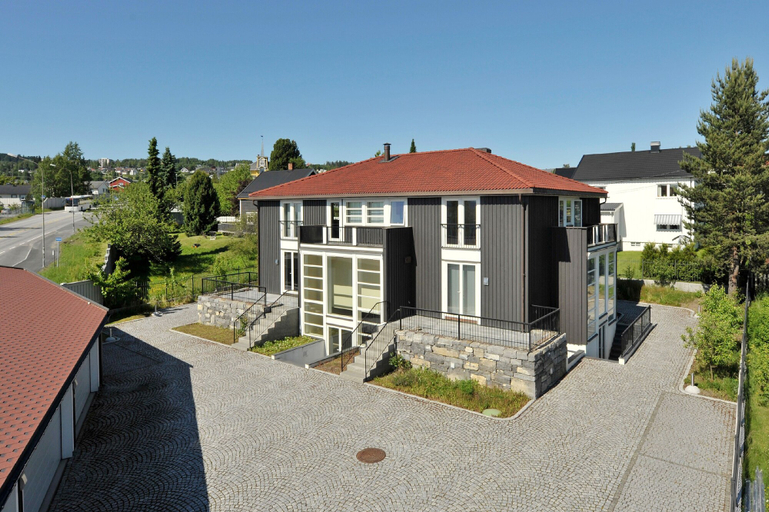 Exterior & Views