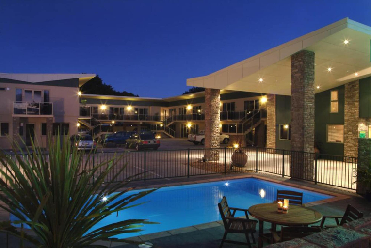 Exterior & Views