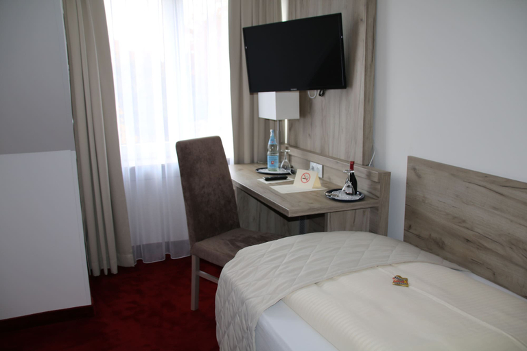 Bedroom 3, Hotel Rosengarten, Lippe
