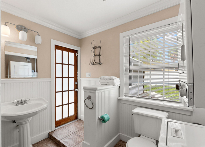 Bathroom 3, Lagoon Lane, Pinellas