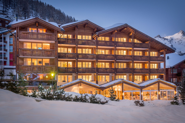 Exterior & Views