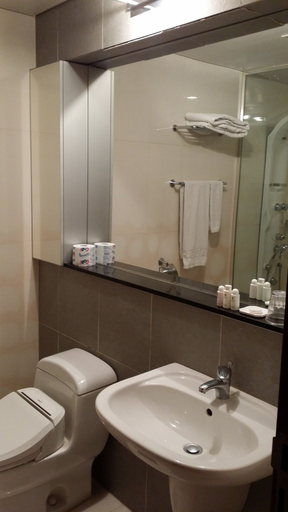 Bathroom 3, Vabien Suite 1 Serviced Residence, Jung