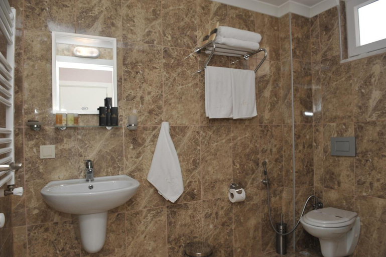 Bathroom 5, Qamar Prestige Suites, Merkez