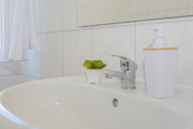 Bathroom 4, Vila Camacho Guest House, Funchal