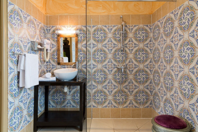 Bathroom 3, Hôtel & Spa du Domaine des Thômeaux, The Originals Relais, Indre-et-Loire