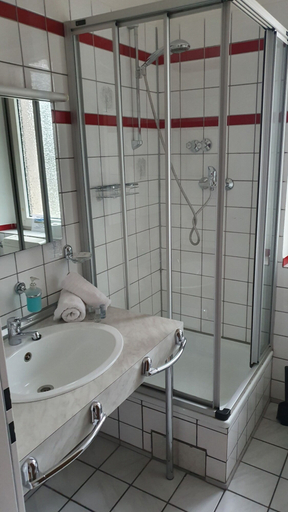 Bathroom 5, Hotel Gartenstadt, Dortmund