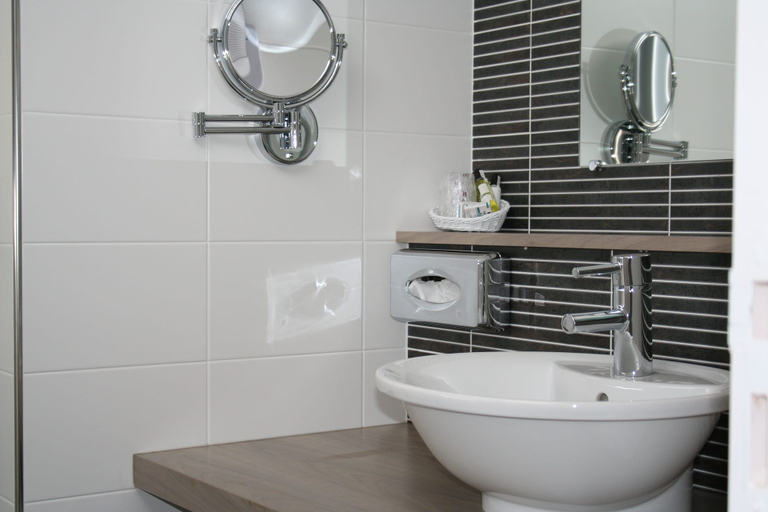 Bathroom 5, Mercure Saint Lo Centre, Manche