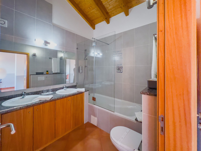 Bathroom 3, Vilafoîa AL, Monchique