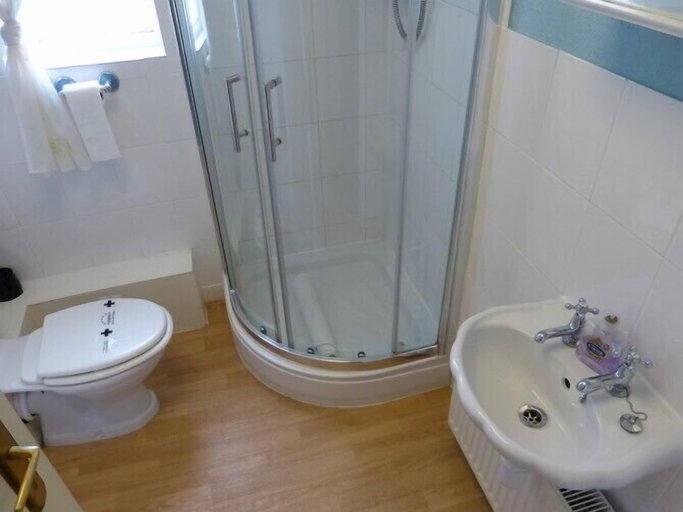 Bathroom 5, The Warwick Southport, Sefton
