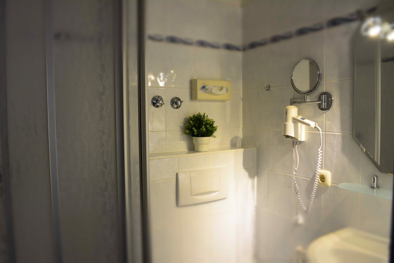 Bathroom 5, Klausdorfer Hof, Plön