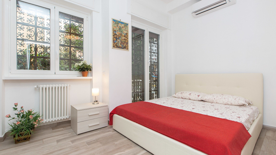 Room 4, Rental In Rome Cesari Apartment, Roma