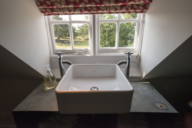 Bathroom 3, The Woolpack Inn Warehorne, Kent