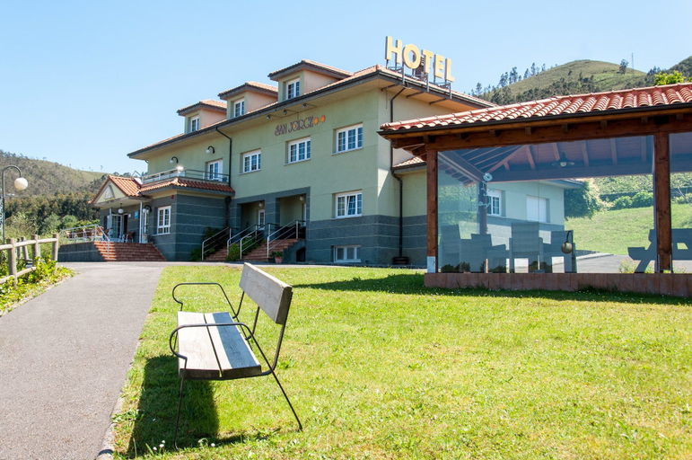Exterior & Views