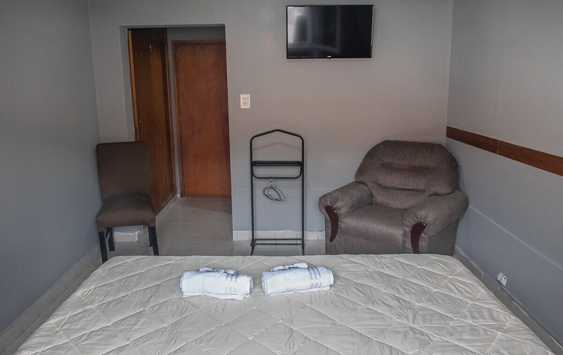Bedroom 3, Club House Hotel, General Roca