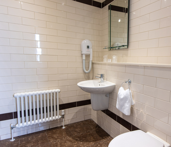 Bathroom 3, The Dukes Head Hotel, Cambridgeshire